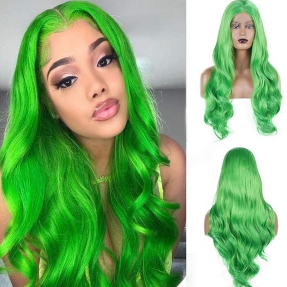 - - 💫 22” GREEN BODY WAVY LACE FRONT WIG💫 *NWT*